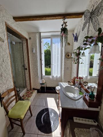 SPACIEUSE MAISON 7 CHAMBRES - TERRAIN - DEPENDANCES