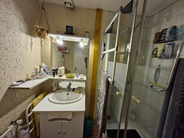 SPACIEUSE MAISON 7 CHAMBRES - TERRAIN - DEPENDANCES