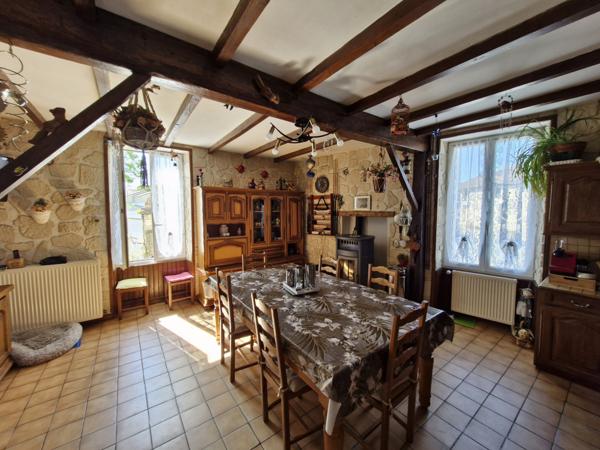 SPACIEUSE MAISON 7 CHAMBRES - TERRAIN - DEPENDANCES