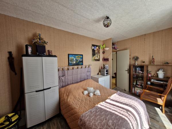 SPACIEUSE MAISON 7 CHAMBRES - TERRAIN - DEPENDANCES