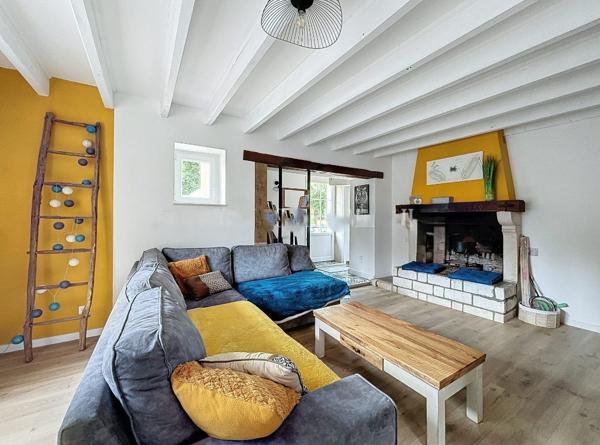 Rare et unique : Ancien moulin de caractère niché dans une forêt de peupliers, traversé par la paisible rivièr