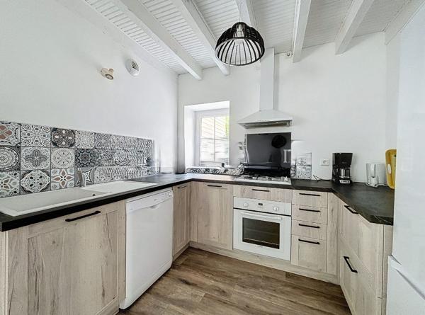 Rare et unique : Ancien moulin de caractère niché dans une forêt de peupliers, traversé par la paisible rivièr