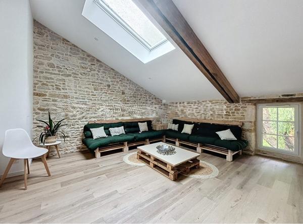 Rare et unique : Ancien moulin de caractère niché dans une forêt de peupliers, traversé par la paisible rivièr