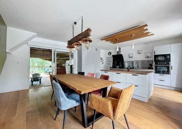 Rare et unique : Ancien moulin de caractère niché dans une forêt de peupliers, traversé par la paisible rivièr