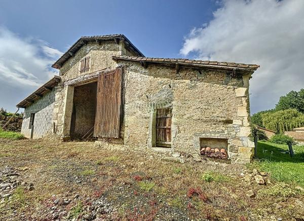 Rare et unique : Ancien moulin de caractère niché dans une forêt de peupliers, traversé par la paisible rivièr