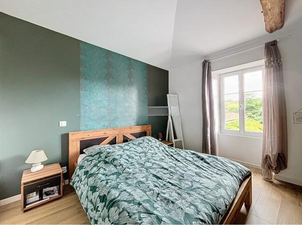 Rare et unique : Ancien moulin de caractère niché dans une forêt de peupliers, traversé par la paisible rivièr