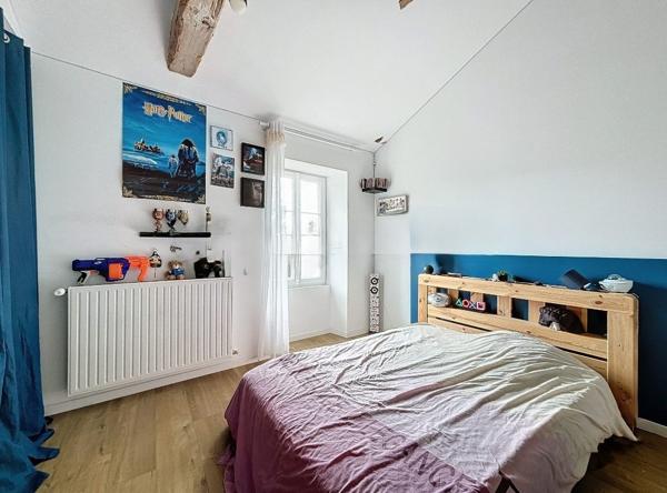 Rare et unique : Ancien moulin de caractère niché dans une forêt de peupliers, traversé par la paisible rivièr