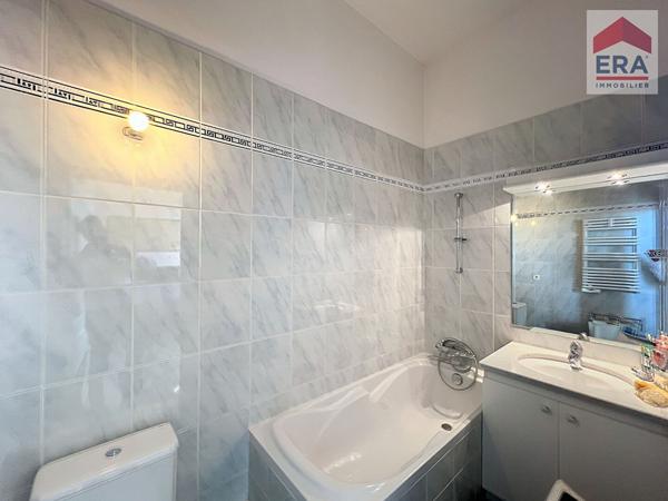 PRODUIT RARE A LA VENTE - T3 DE STANDING AVEC PARKING - HAUT DU COURS MIRABEAU - 80m²