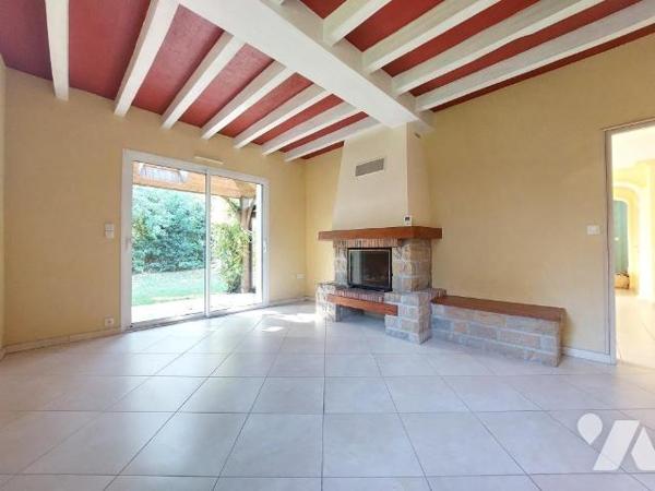 A VENDRE - MAISON AVEC TERRAIN - MERAL 