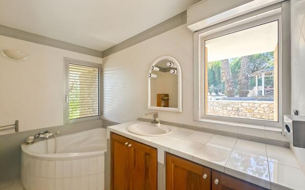 Maison à vendre    6 pièces • 320 m2 Martigues