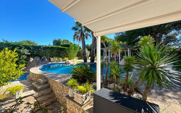 Maison à vendre    6 pièces • 320 m2 Martigues