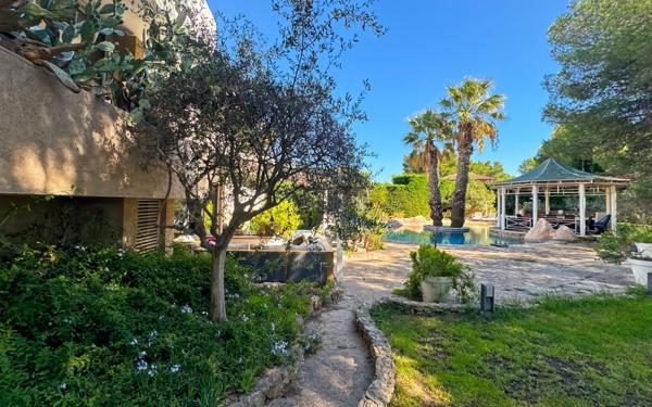 Maison à vendre    6 pièces • 320 m2 Martigues