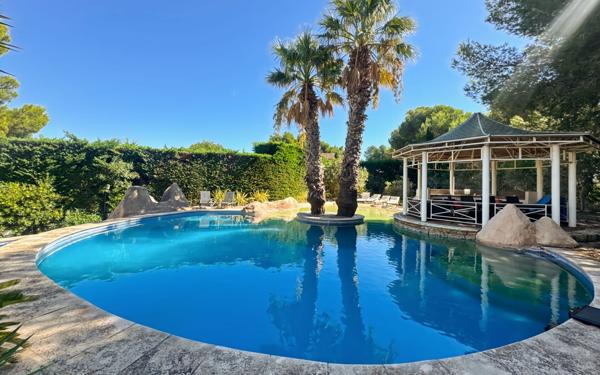 Maison à vendre    6 pièces • 320 m2 Martigues