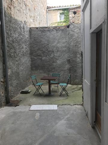 BRAM CENTRE VILLE - maison de type 6 avec cour - Bram (11150)