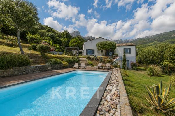 ERBALUNGA – PROPRIÉTÉ DE CHARME AVEC VUE MER PANORAMIQUE ET PISCINE