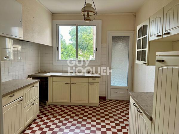 CARCASSONNE - Maison 3 chambres, grenier, garage sur terrain 480 m²