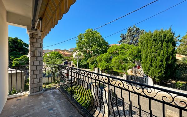 Maison à vendre    8 pièces •  Martigues