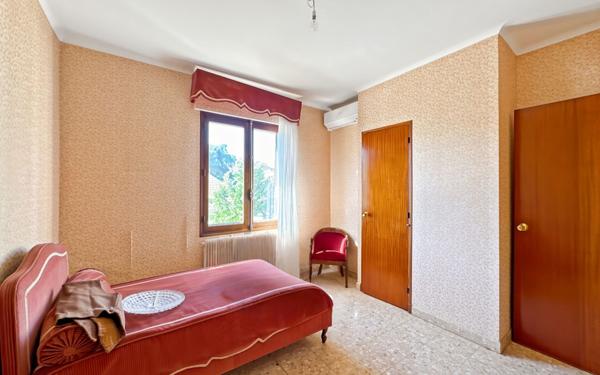 Maison à vendre    8 pièces •  Martigues