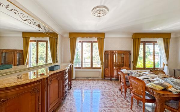 Maison à vendre    8 pièces •  Martigues