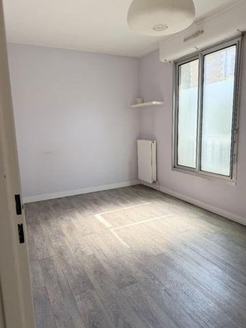 Bureau 3 pièces à vendre Châtellerault - 86100 / Réf: 11956