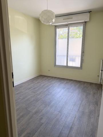Bureau 3 pièces à vendre Châtellerault - 86100 / Réf: 11956