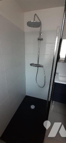 
Appartement situé au premier étage d'une résidence, et à proximité immédiate des commerces et...