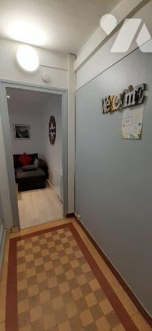 
Appartement situé au premier étage d'une résidence, et à proximité immédiate des commerces et...