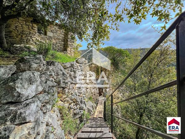 Une Parenthèse Troglodytique au Coeur de la Nature