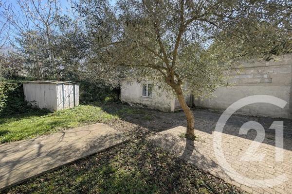 Maison à vendre  5 pièces - 118 m 2   ST DENIS  - 93
