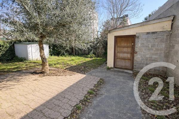 Maison à vendre  5 pièces - 118 m 2   ST DENIS  - 93