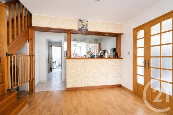 Maison à vendre  5 pièces - 118 m 2   ST DENIS  - 93