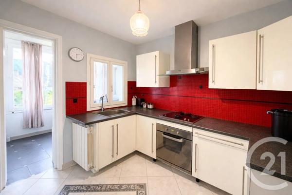 Maison à vendre  5 pièces - 118 m 2   ST DENIS  - 93