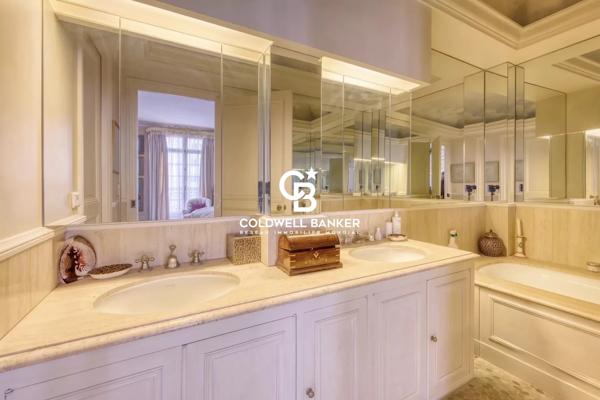 Appartement 5 pièces à vendre Paris 8ème - 75008 / Réf: 21989-VD