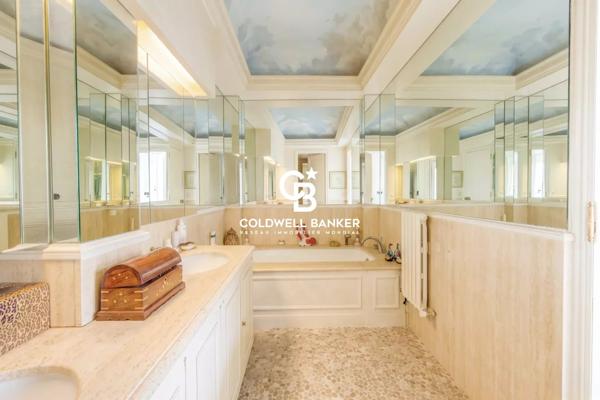 Appartement 5 pièces à vendre Paris 8ème - 75008 / Réf: 21989-VD