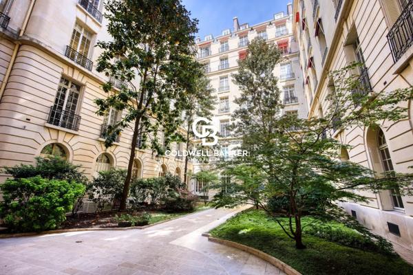 Appartement 5 pièces à vendre Paris 8ème - 75008 / Réf: 21989-VD