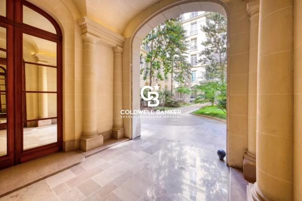 Appartement 5 pièces à vendre Paris 8ème - 75008 / Réf: 21989-VD