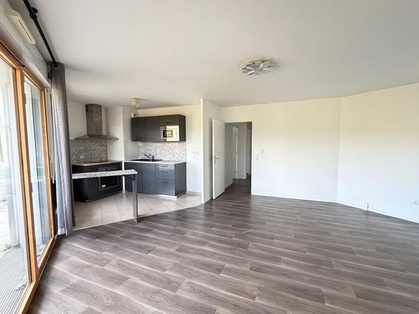 Appartement Noisiel 3 pièce(s) 61.52 m2 + balcon + 2 places de parking