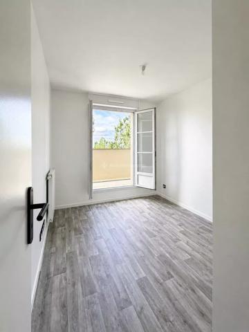 Vente                                                      Appartement
                        
                     4 pièces                      72 m2                     à Serris