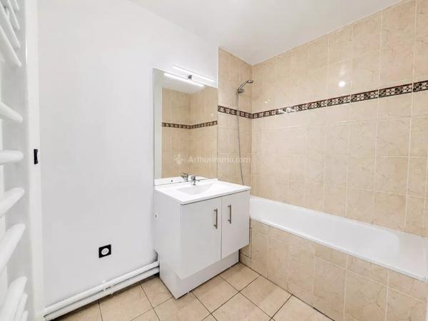 Vente                                                      Appartement
                        
                     4 pièces                      72 m2                     à Serris