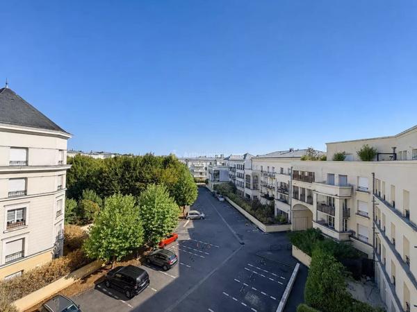 Vente                                                      Appartement
                        
                     4 pièces                      72 m2                     à Serris