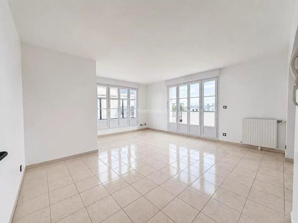 Vente                                                      Appartement
                        
                     4 pièces                      72 m2                     à Serris