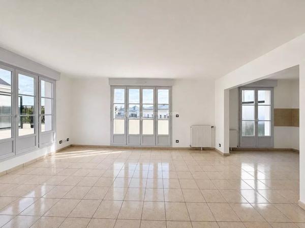 Vente                                                      Appartement
                        
                     4 pièces                      72 m2                     à Serris