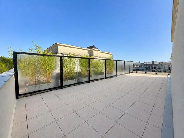 Vente                                                      Appartement
                        
                     4 pièces                      72 m2                     à Serris