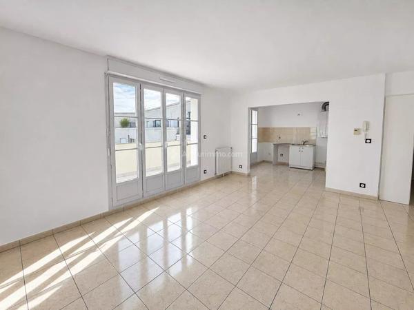 Vente                                                      Appartement
                        
                     4 pièces                      72 m2                     à Serris