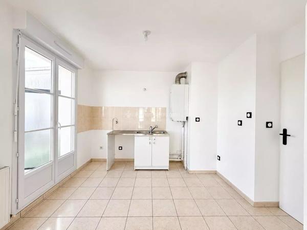 Vente                                                      Appartement
                        
                     4 pièces                      72 m2                     à Serris