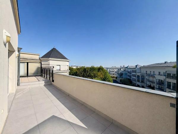 Vente                                                      Appartement
                        
                     4 pièces                      72 m2                     à Serris