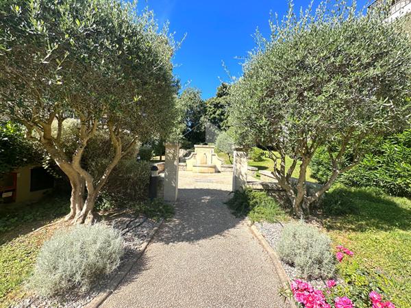 Appartement Bouc Bel Air  3 /4 pièces 82 m2 avec terrasse et 2 places privatives