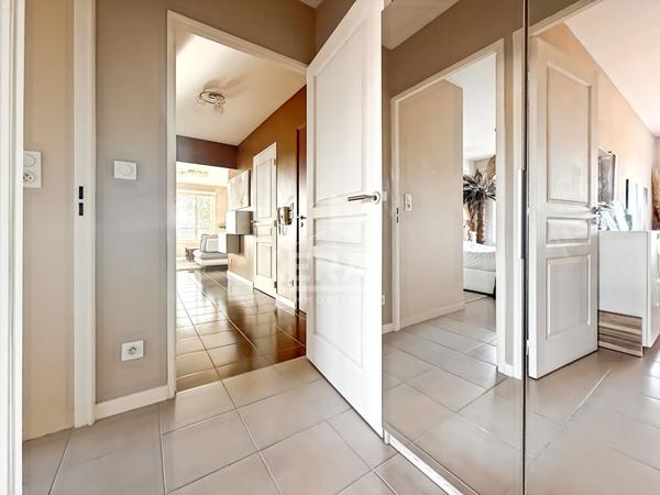 Appartement Bouc Bel Air  3 /4 pièces 82 m2 avec terrasse et 2 places privatives