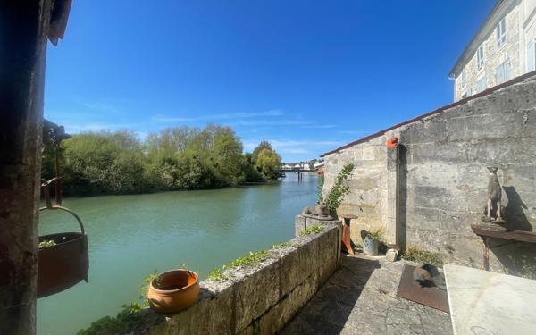 Maison à vendre    5 pièces •  Saint-Savinien