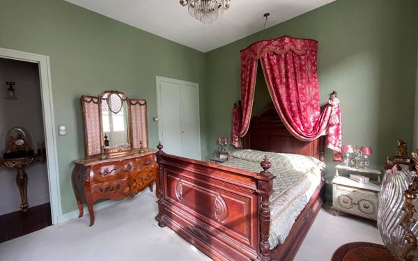 Maison à vendre    5 pièces •  Saint-Savinien